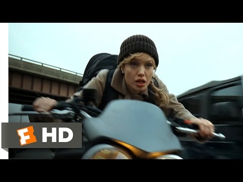 Salt (2010) – Freeway Chase Scene (3/10) | Movieclips